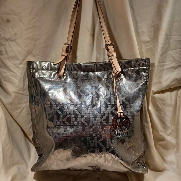 Michael kors tote - Picture 1 of 9